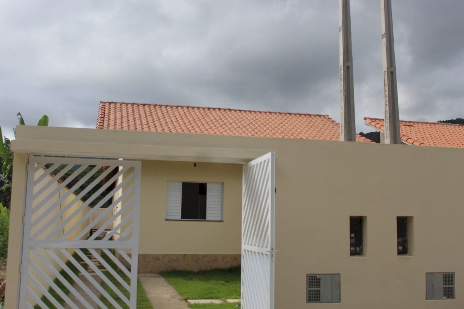 Imagem imóvel MARAVILHOSA CASA GEMINADA C/ PISCINA NA SANTA TEREZINHA