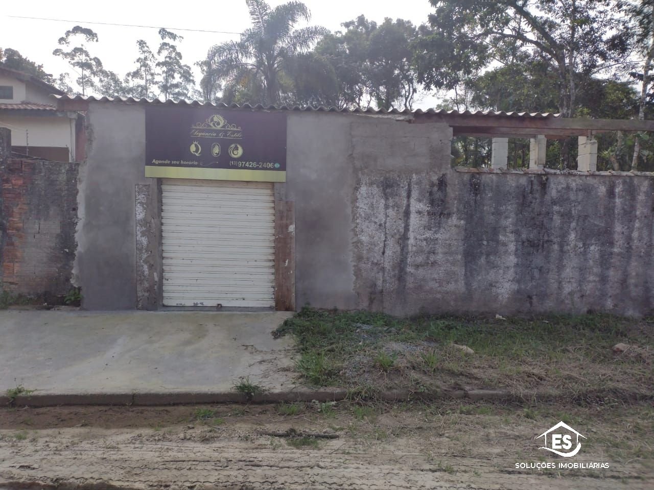 CHACARÁ COM AMPLO TERRENO NO PARQUE NAVARRO A VENDA